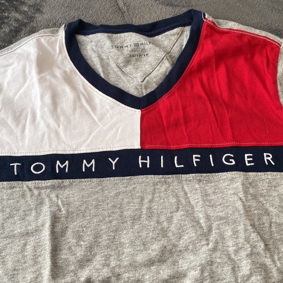 Tommy Hilfiger t shirt - Picture 2 of 4
